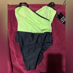 🆕 Trimshaper Tummy Slimming One Piece
Swimsuit Sz 10 New